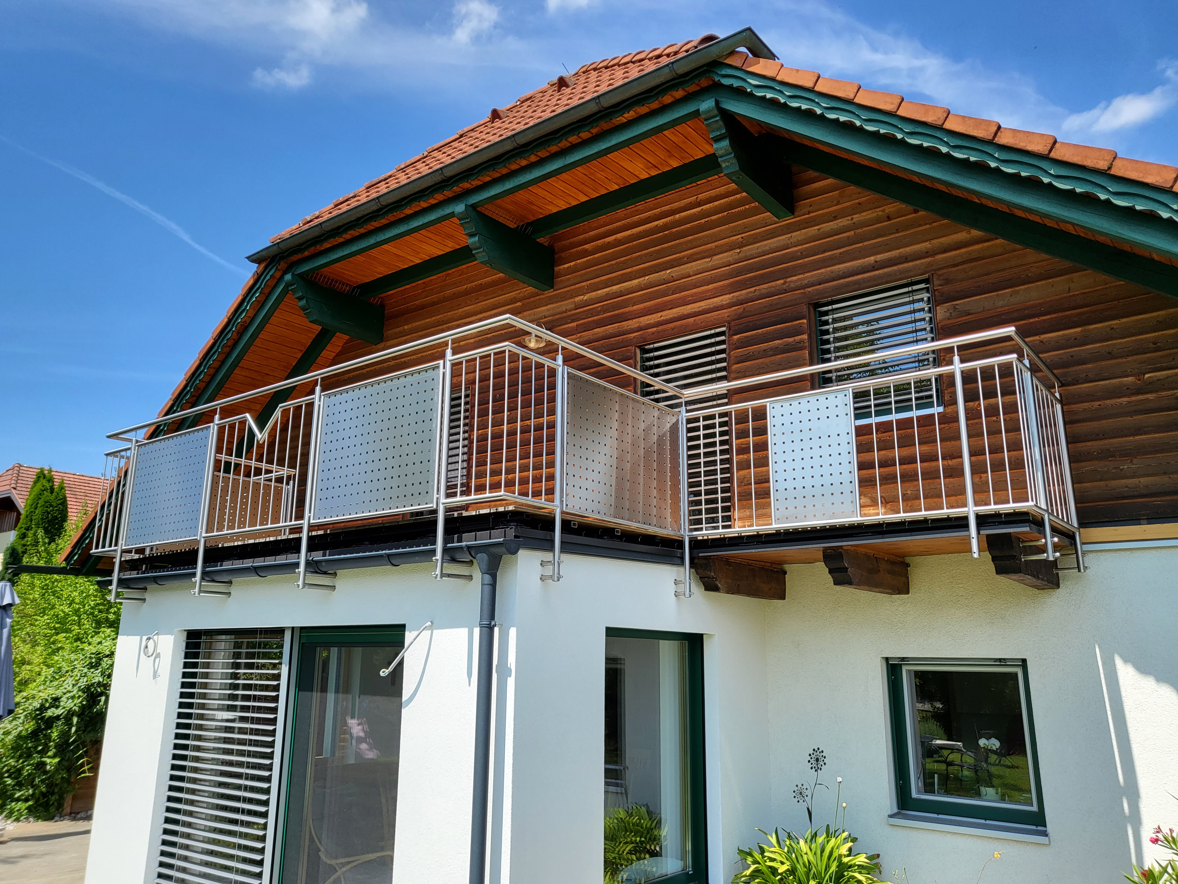 Edelstahl Gel&auml;nder mit Lochblechf&uuml;llung