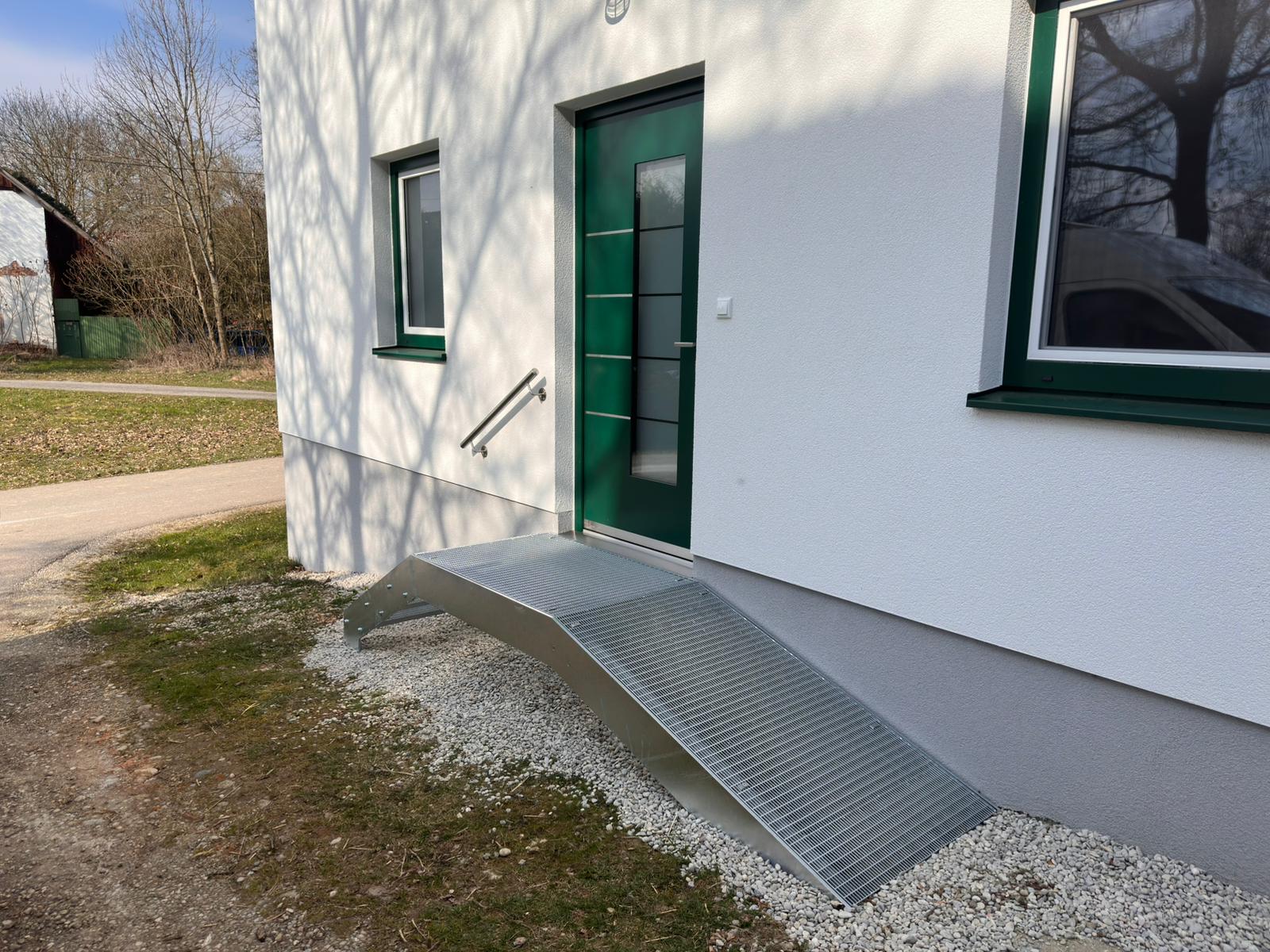 Eingangsrampe aus Stahl feuerverzinkt