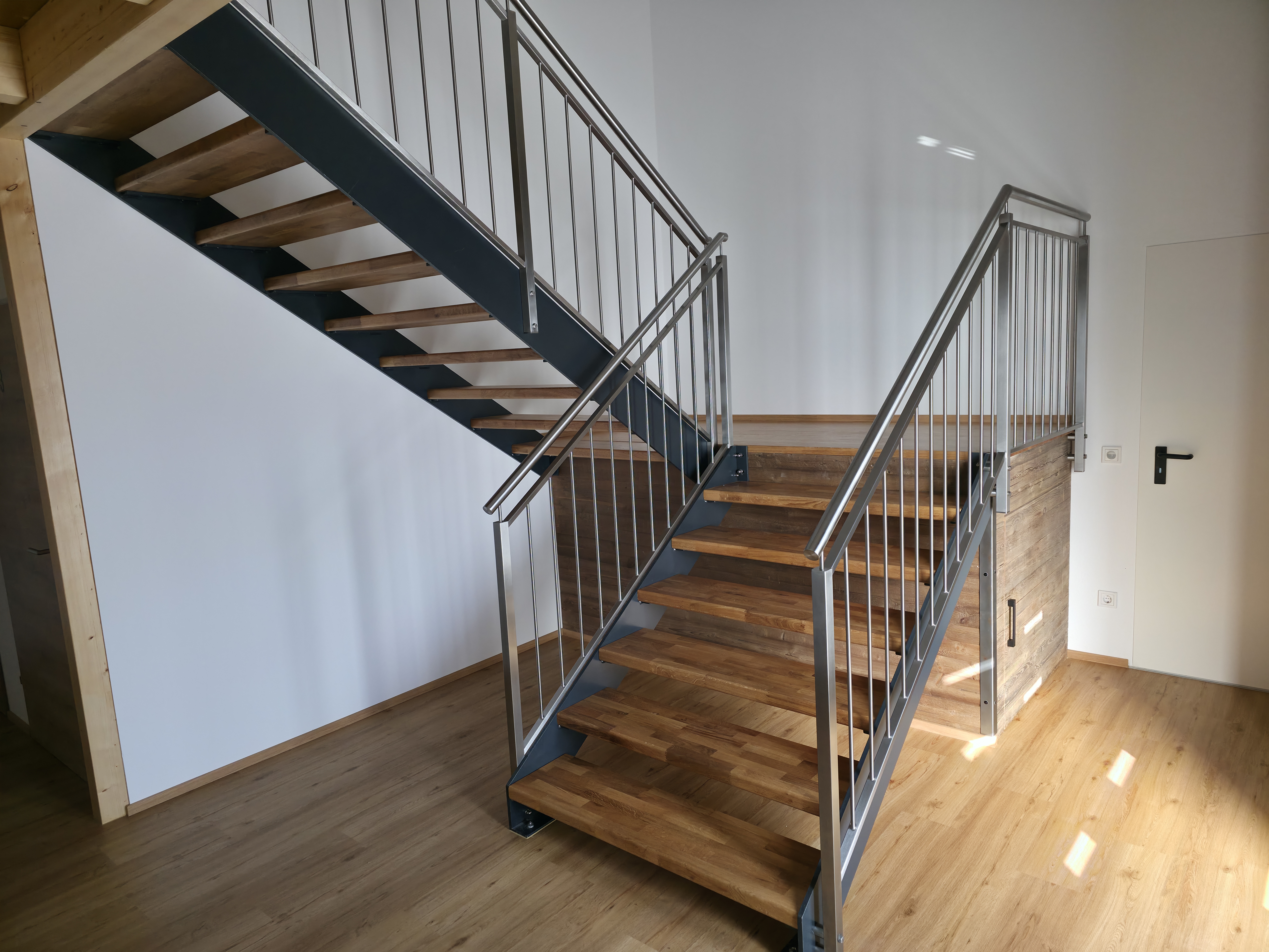 Innentreppe mit Edelstahlgeländer