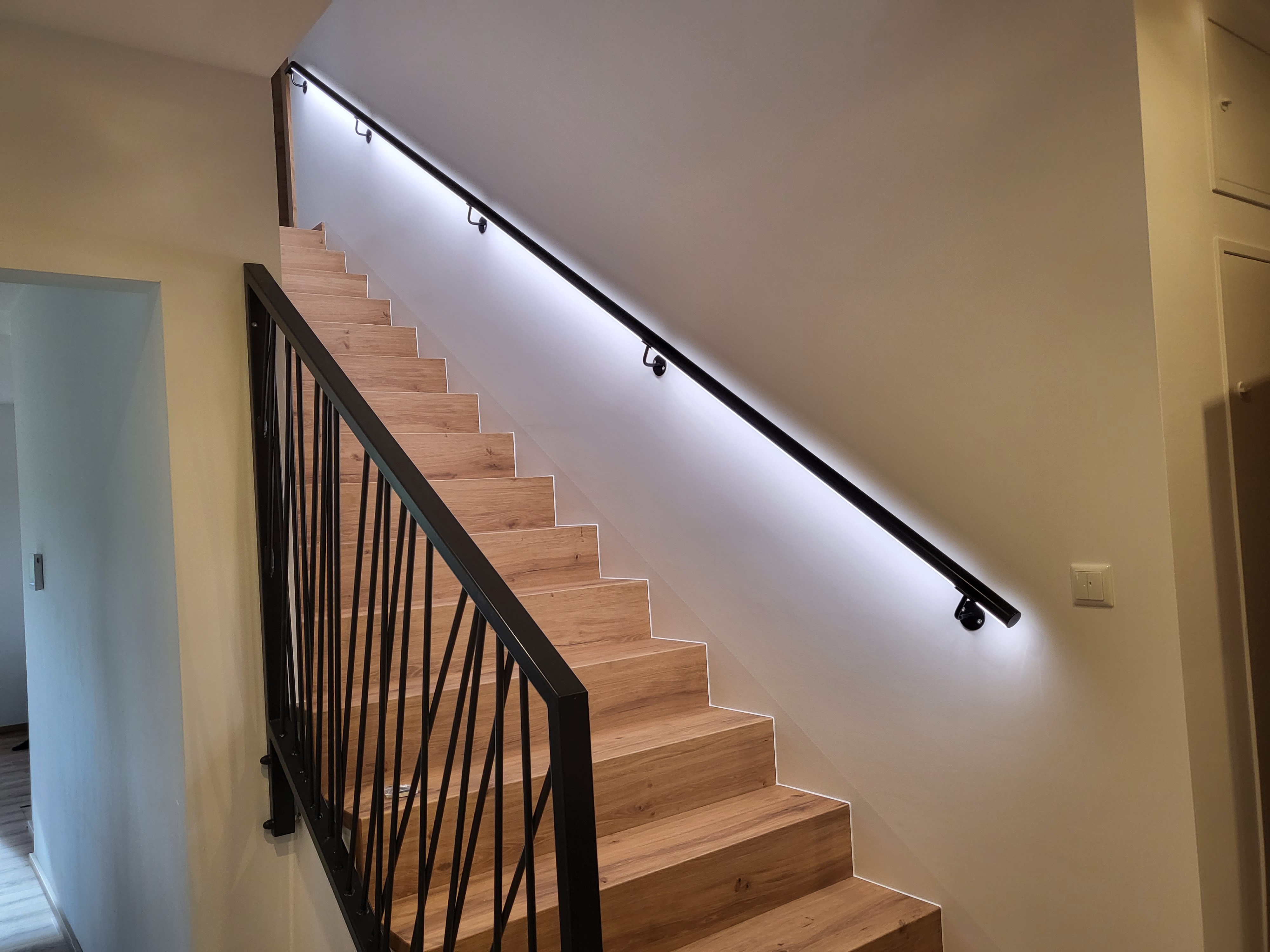 Mikadogel&auml;nder mit LED-Handlauf